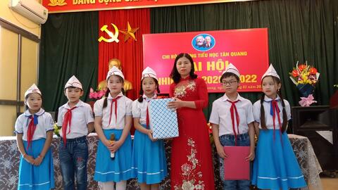 Đại hội điểm Chi bộ Trường Tiểu học Tân Quang: Lãnh đạo đơn vị thực hiện đổi mới giáo dục, nâng cao chất lượng